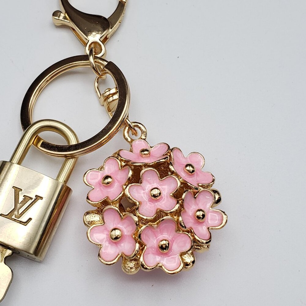 LV Gold Padlock 🔑 Authentic Louis Vuitton Charm + Unbranded Flower Keychain - Picture 8 of 11